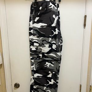 RIFLESSI Cargo Pant Men's 2XL, Black Camo Color, Zip Fly Size: 2XL - NEW